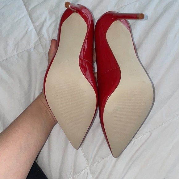 RED STEVE MADDEN HEELS - Picture 3 of 3